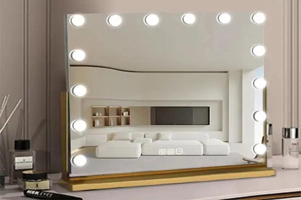 Hollywood LED Vanity Mirror and Traditional Makeup Mirrors: Which One is Right for You?